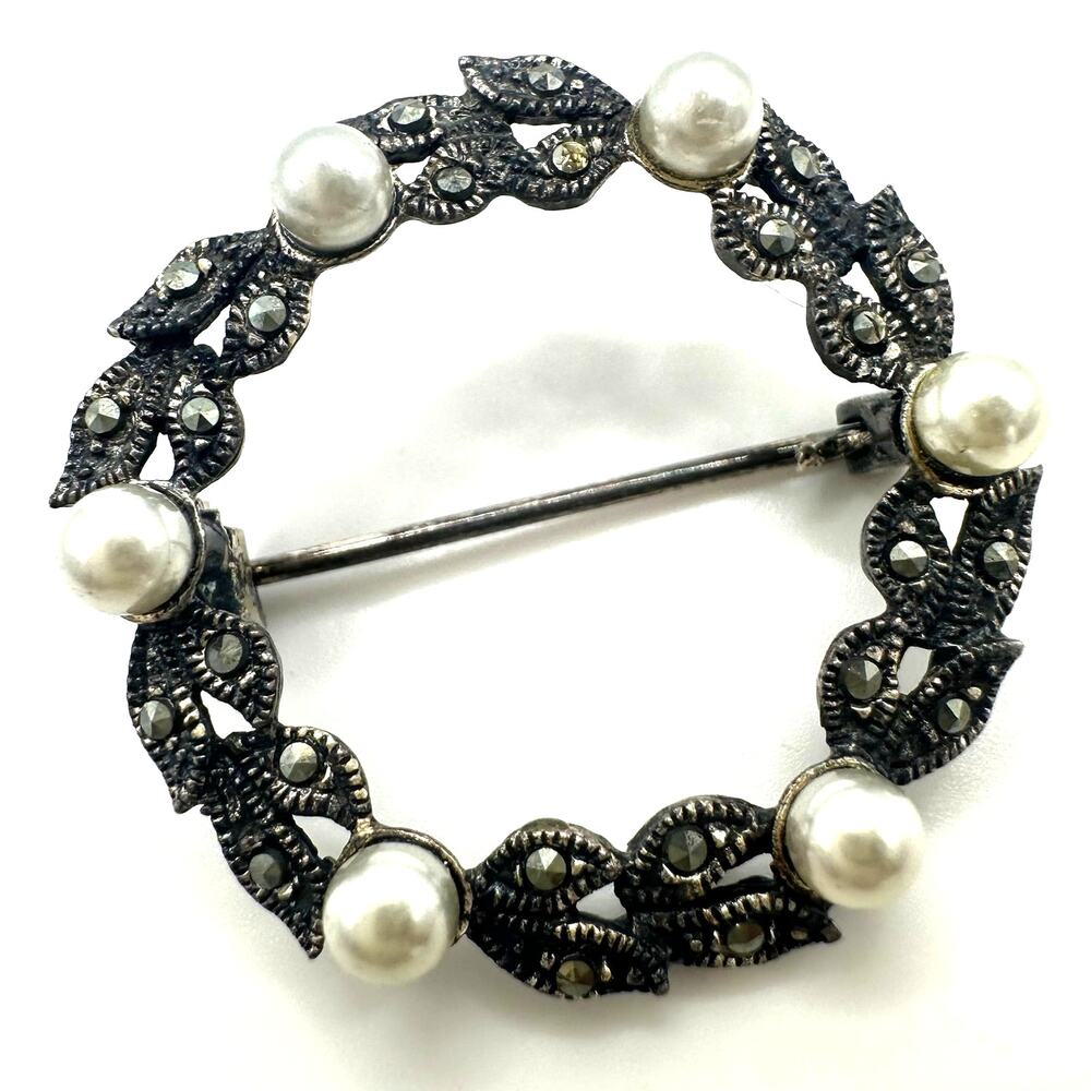 Vintage 925 sterling silver genuine marcasite faux pearls wreath leaves brooch
